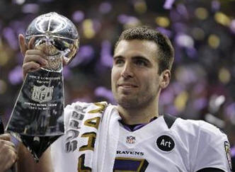 NEW YORK. 5.2.2013 - Il Super Bowl 2012 di football americano ha visto trionfare a New Orleans i Baltimore Ragens sui San Franciso 49ers con il punteggio di. 34 a 31. A trascinare i vincitori Joe Flacco, che si  meritato il titolo di MVP (Most Valuable Player, il giocatore pi forte) non solo per i tre passaggi da touchdown per altrettanti compagni che hanno mandato in visibilio i 108,4 milioni di telespettatori, oltre ai centomila dello stadio. Joe ha 28 anni,  nato a Audubon (New Jersey) da genitori oriundi abruzzesi. DallAbruzzo emigrarono, infatti, i bisnonni.