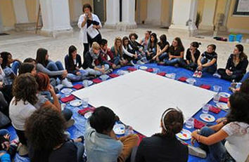 PESCARA, 7.6.2013 - Domenica 9 giugno, dalle ore 16.30 alle 19.00, happening - performance di Anna Seccia La Stanza del colore a Palazzo Merati - Venezia. L'artista sar presente nella prestigiosa esposizione di Arte Contemporanea Symphonie de colours II - salotto per larte,promossa dal M.A.C.I.A e curata da Gregorio Rossi, che si terr a Palazzo Merati d'Audiffret de Greou, nei mesi di giugno e luglio 2013, in concomitanza con la 55esima Biennale di Venezia. 