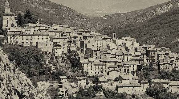 Le cartoline dell'Abruzzo di Chiara Nicol (Anversa degli Abruzzi, 6.11.2012 (Numero 1): Anversa degli Abruzzi, il gioiello dei pignatari.