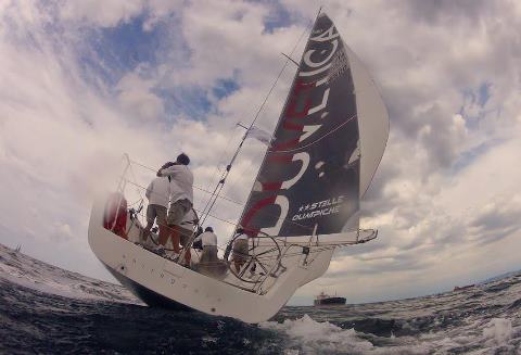 Giulianova, 15.7.2012 - Il Circolo Nautico Vincenzo Migliori, grazie allequipaggio dello skipper Sergio Quirino Valente, si  aggiudicato il Mittel Europa Criterium che gli permette di fregiarsi del titolo di Campione del Centro Europa di vela. Tutto questo dopo una settimana di regate, con oltre duecento velisti coinvolti, tre campi di gara tra Italia, Slovenia e Croazia con sole, vento e feste in banchina che hanno fatto da splendida cornice alla importante manifestazione sportiva. Arya 415 di Sergio Quirino Valente, dopo otto prove svolte a partire da luned 9 luglio su percorsi a bastone e costieri, si  imposta nel corso della settimana vincendo anche la classifica overall con una prova di anticipo rispetto alla tabella di marcia.